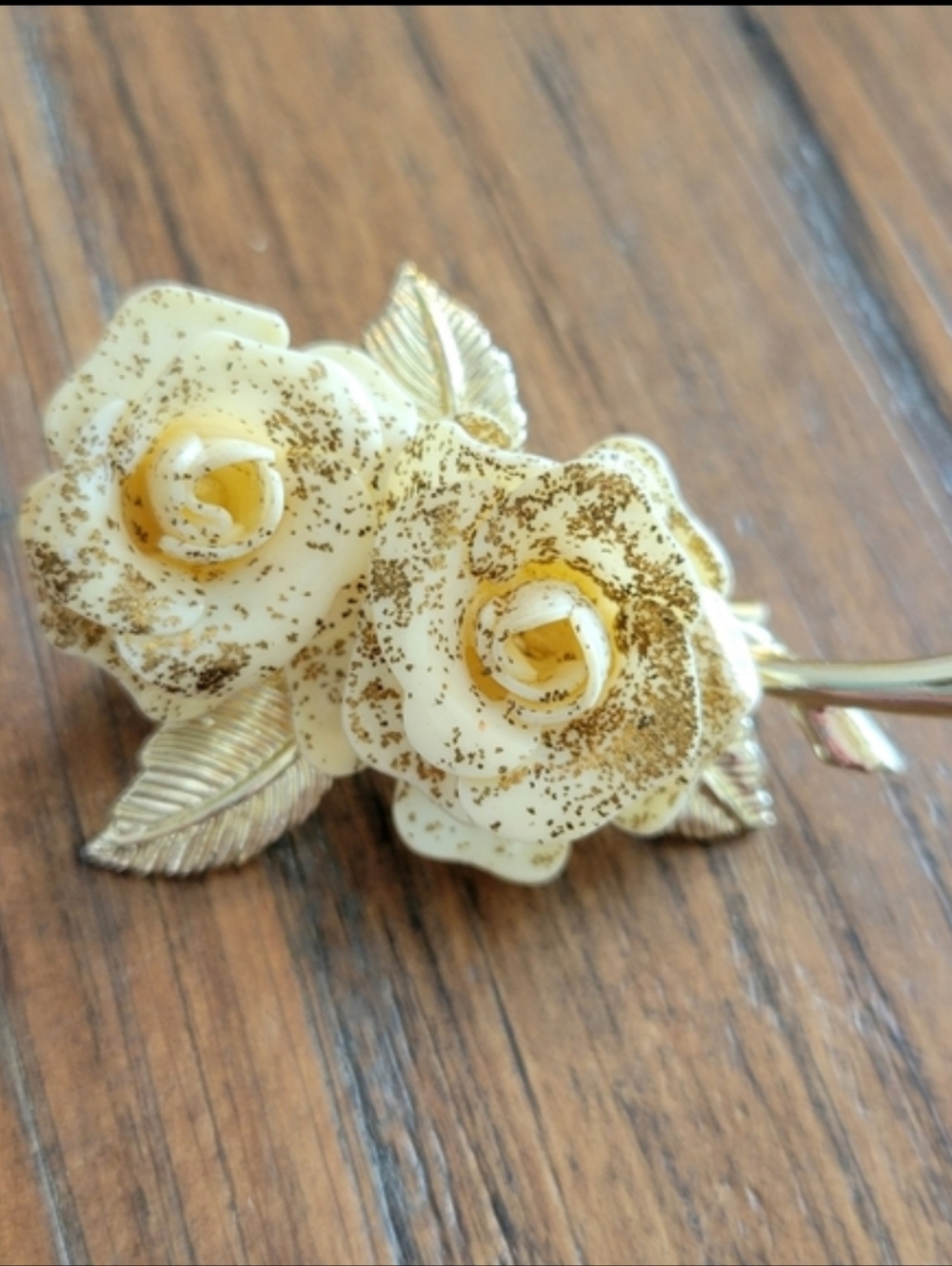 Vintage Cream & Gold Toned Celluloid Roses Brooch